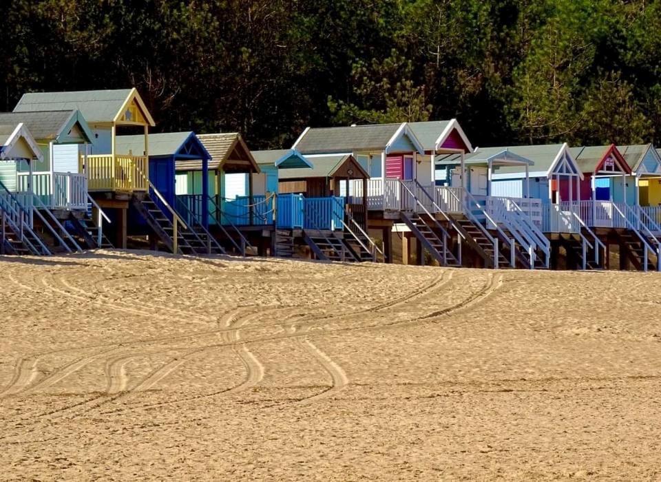 Gone To The Beach Flat 1 Хънстантън Екстериор снимка