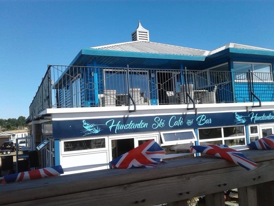 Gone To The Beach Flat 1 Хънстантън Екстериор снимка