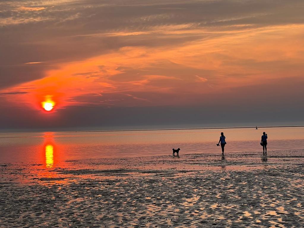 Gone To The Beach Flat 1 Хънстантън Екстериор снимка